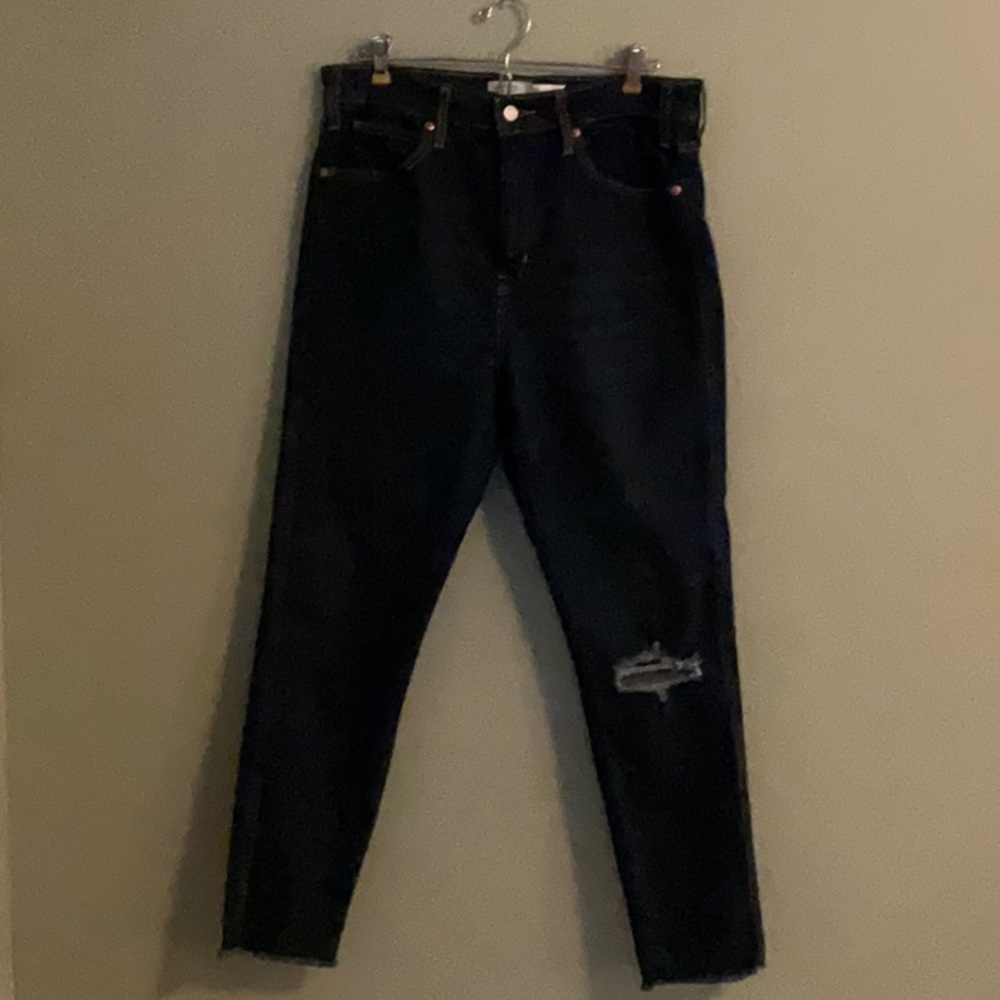 Signature Levi Strauss High Rise Skinny Distressed knee & hem, Size 10 Waist 30